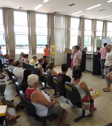 Sindicato dos Bancários protesta contra falta de condições de trabalho