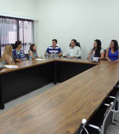 Mães de autistas pedem socorro a vereadores de Assis