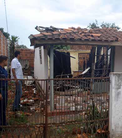 Defesa Civil emite laudo sobre residência incendiada e irá pedir demolição