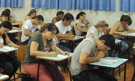 Com mais de 2 mil alunos, Fema ainda realiza matrículas de alunos aprovados no Vestibular de Verão