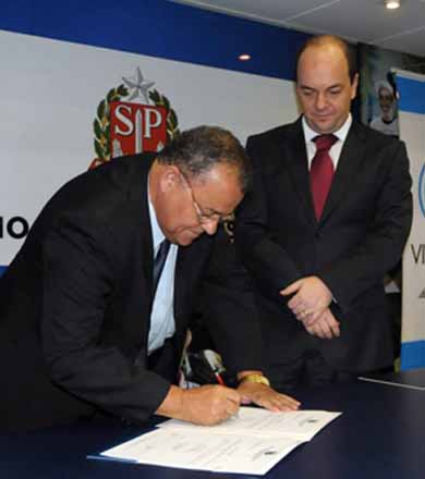 Prefeito de Paraguaçu renova convênio com o Governo de SP para continuidade do Viva Leite
