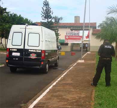 Negociação com grevistas resulta na entrada de presos na penitenciária de Assis