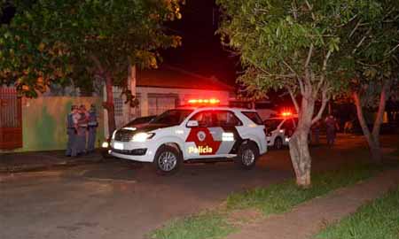 Menor pega veículo escondido dos pais e acaba sendo perseguido pela polícia nas ruas de Paraguaçu