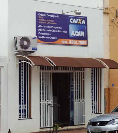 Assaltantes invadem correspondente bancário da Caixa, ameaçam funcionário e fogem levando objetos
