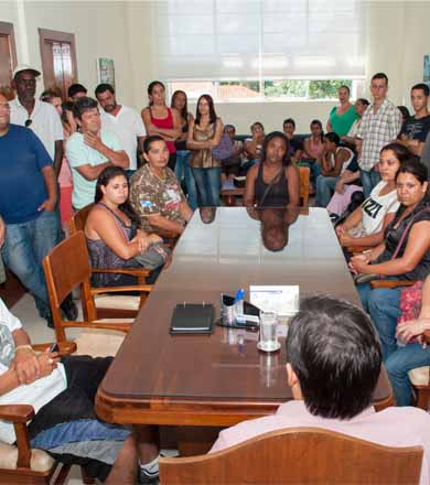 Servidores que realizaram a entrega do IPTU 2014 recebem o reconhecimento do Prefeito