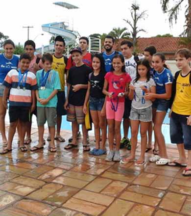 Na primeira competição do ano, natação paraguaçuense conquista mais de 30 medalhas