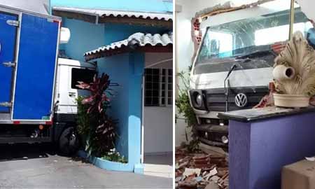 Caminhão invade sala de casa em Pompéia
