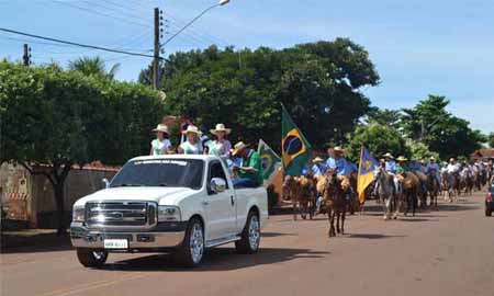 Cavalgada reúne aproximadamente 800 cavalos em Maracaí