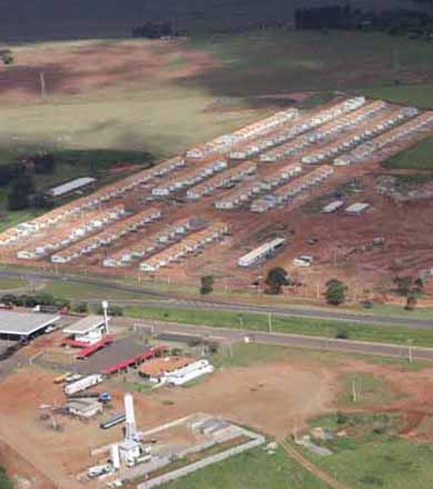Prefeito de Paraguaçu assina aditivo com o CDHU e solicita mais 250 unidades habitacionais
