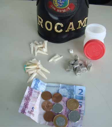 Polícia estoura ponto de drogas em Assis e leva uma para a cadeia