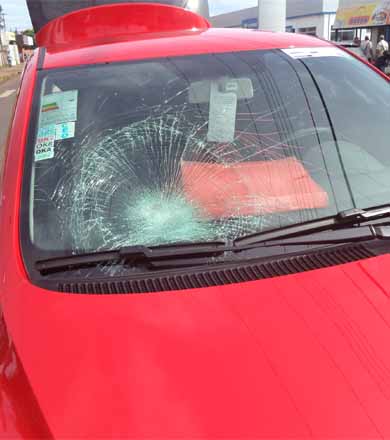 Minutos após sair da concessionária, carro 0 km é colidido por bicicleta em Paraguaçu Paulista