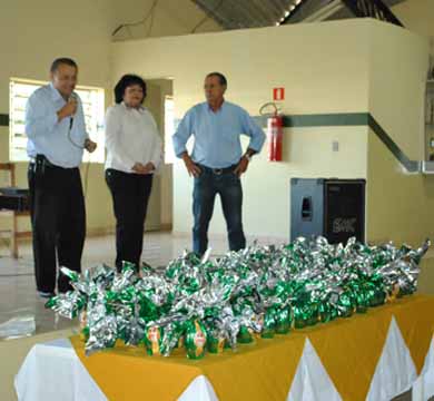 Prefeitura de Paraguaçu entrega mais de sete mil ovos em comemoração à Pascoa