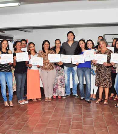 Prefeitura promove formatura da primeira turma do Projeto Escola da Moda de Assis