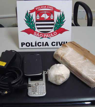 Acusado de tráfico se entrega horas após polícia fazer apreensão de drogas em sua casa