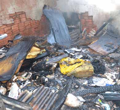 Criança que brincava com caixa de fósforos pode ter provocado incêndio em cômodo na Barra Funda