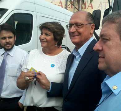 Prefeitura de Assis recebe ônibus escolar do Governo do Estado