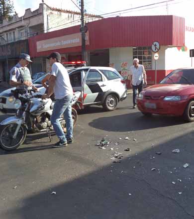 Em menos de dois dias, três acidentes são registrados no mesmo cruzamento
