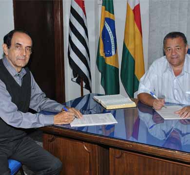 Paraguaçu assina contrato com a construtora CAS para a construção de mais 258 casas populares