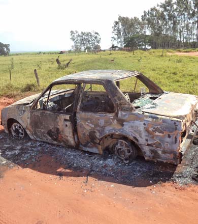 Veículo pega fogo na estrada do Brumado