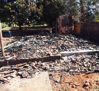 Aposentado tem a casa totalmente destruída pelo fogo na Barra Funda