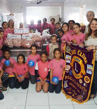 Lions Clube faz doação à Luizas de Marillac e recebe visitas em sua sede