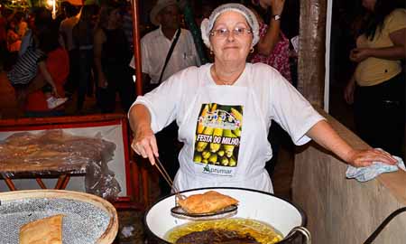 15ª Festa do Milho de Assis leva milhares de pessoas ao recinto da Aprumar