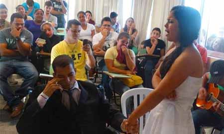 Noivo com câncer realiza sonho e se casa três dias antes de morrer em Botucatu
