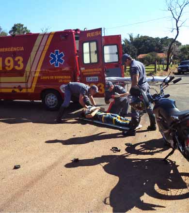 Caminhão faz conversão e atinge moto que seguia pela Avenida Siqueira Campos
