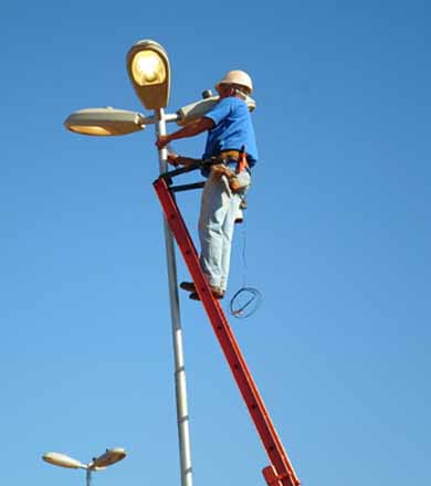 Prefeitura de Assis disponibiliza serviço de manutenção da Iluminação pública