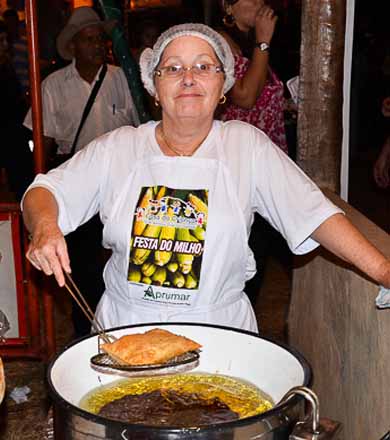 15ª Festa do Milho de Assis leva milhares de pessoas ao recinto da Aprumar