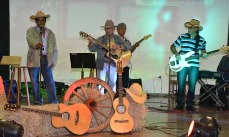 2ª Encontro de Violeiros reúne talentos sertanejos de nossa terra no Centro Cultural