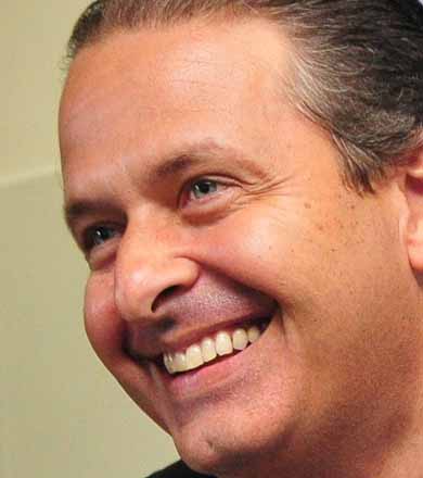 Morre Eduardo Campos, candidato à Presidência, em acidente aéreo