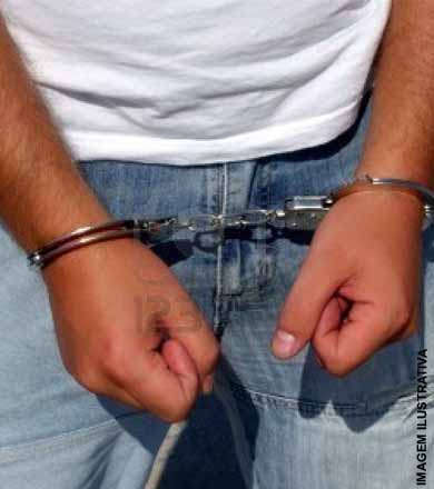 Após chamar mulher de 'macaca', homem paga fiança para não ser preso