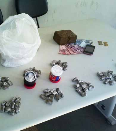 Grande quantidade de drogas é apreendida com dupla que traficava em Assis