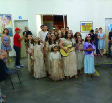 Sarau de reinauguração da Biblioteca Municipal é marcado por emoção e encanto