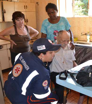 Paraguaçuense de 87 anos se engasga com comida e é salvo pelo SAMU