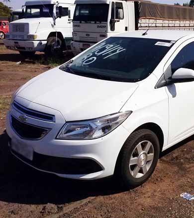 Carro levado por bandidos durante roubo na Murilo Macedo é encontrado em Assis