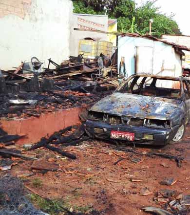Homem é preso após incendiar casa e dois veículos no centro de Paraguaçu Paulista