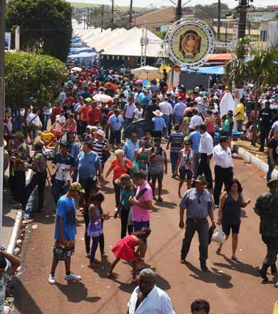 Festividade do Menino da Tábua reúne mais de 50 mil fiéis em Maracaí