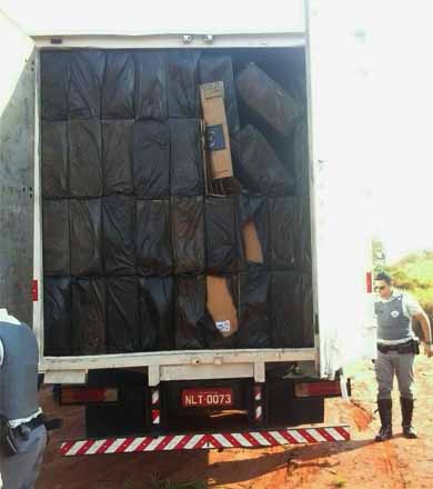 Caminhão com 300 mil maços de cigarros contrabandeados é apreendido em Paraguaçu