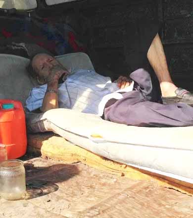Idoso que morava em Kombi há seis meses é hospitalizado em Marília