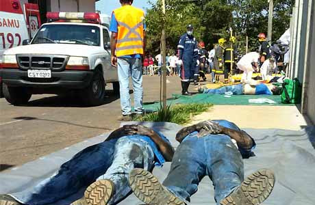 Corpo de Bombeiros, SAMU e dezenas de brigadistas participam de simulado de acidente em Assis
