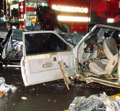 Uma mulher morre e sete pessoas ficam feridas em acidente na SP-333