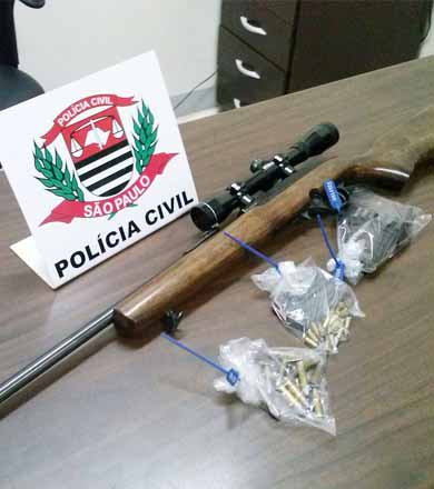 Três são presos em operação policial que também resultou em apreensões de armas, munições e objetos