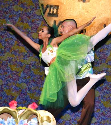 Espetáculo 'A Flor e o Tempo'  leva a beleza do balé para o palco do 'Lucila Nascimento'