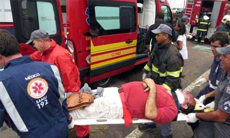 Acidente na SP-294 deixa um morto e nove feridos