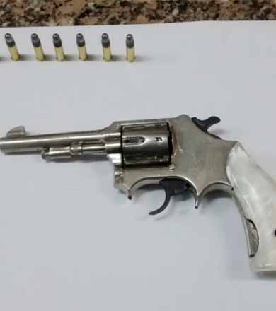 Ameaças acabam com homem detido por porte ilegal de arma de fogo na Vila Nova