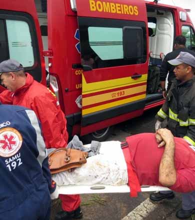 Acidente na SP-294 deixa um morto e nove feridos