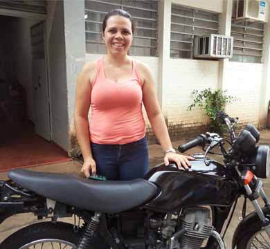 Moto furtada de manicure é encontrada escondida em quarto de jovem na Vila Athaíde