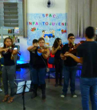 Sarau de poesias e músicas encerra hoje as comemorações da Semana da Biblioteca